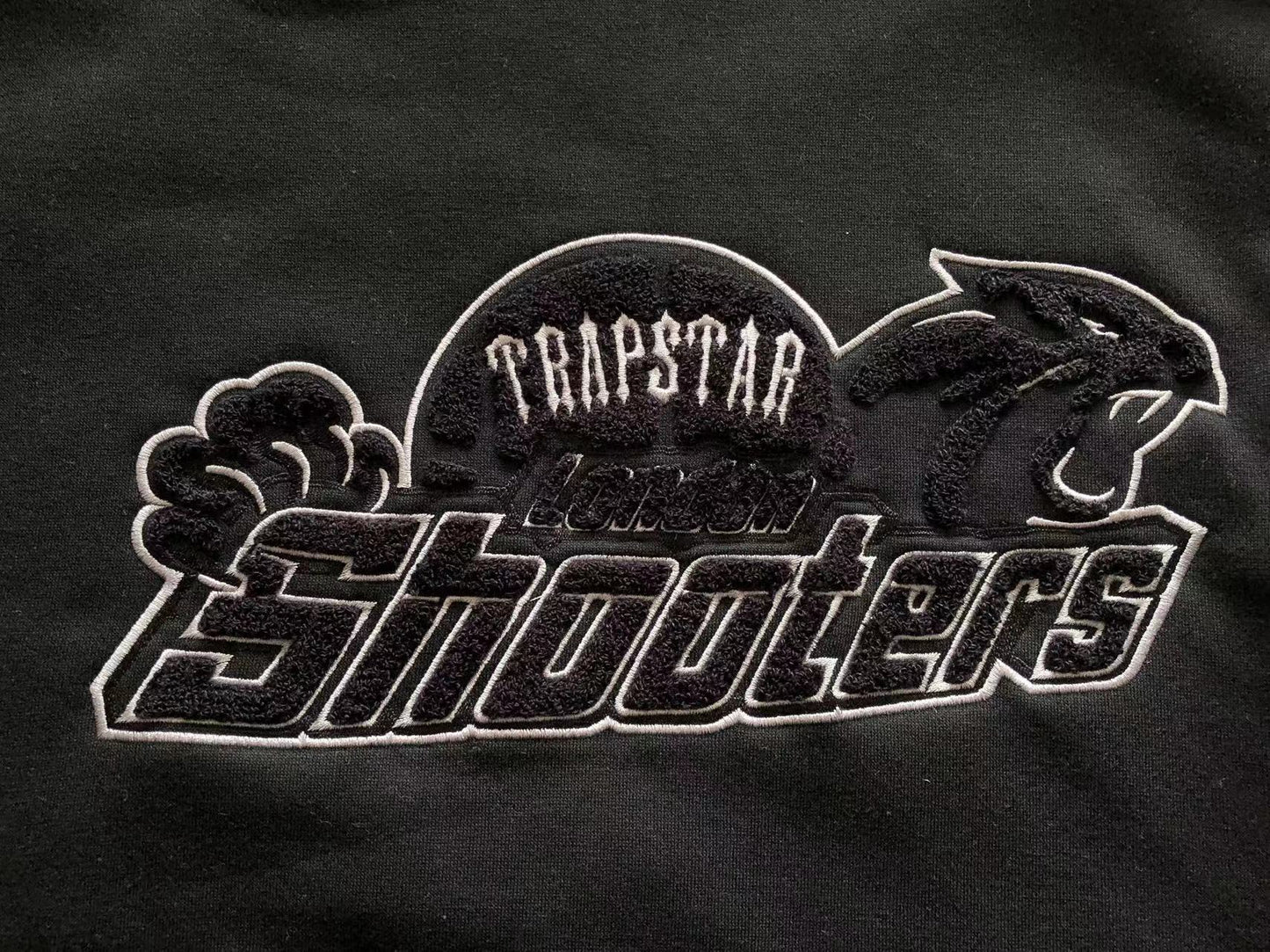 TRAPSTARED LONDON SHOOTERS HOODIE ''TRIPLE BLACK''